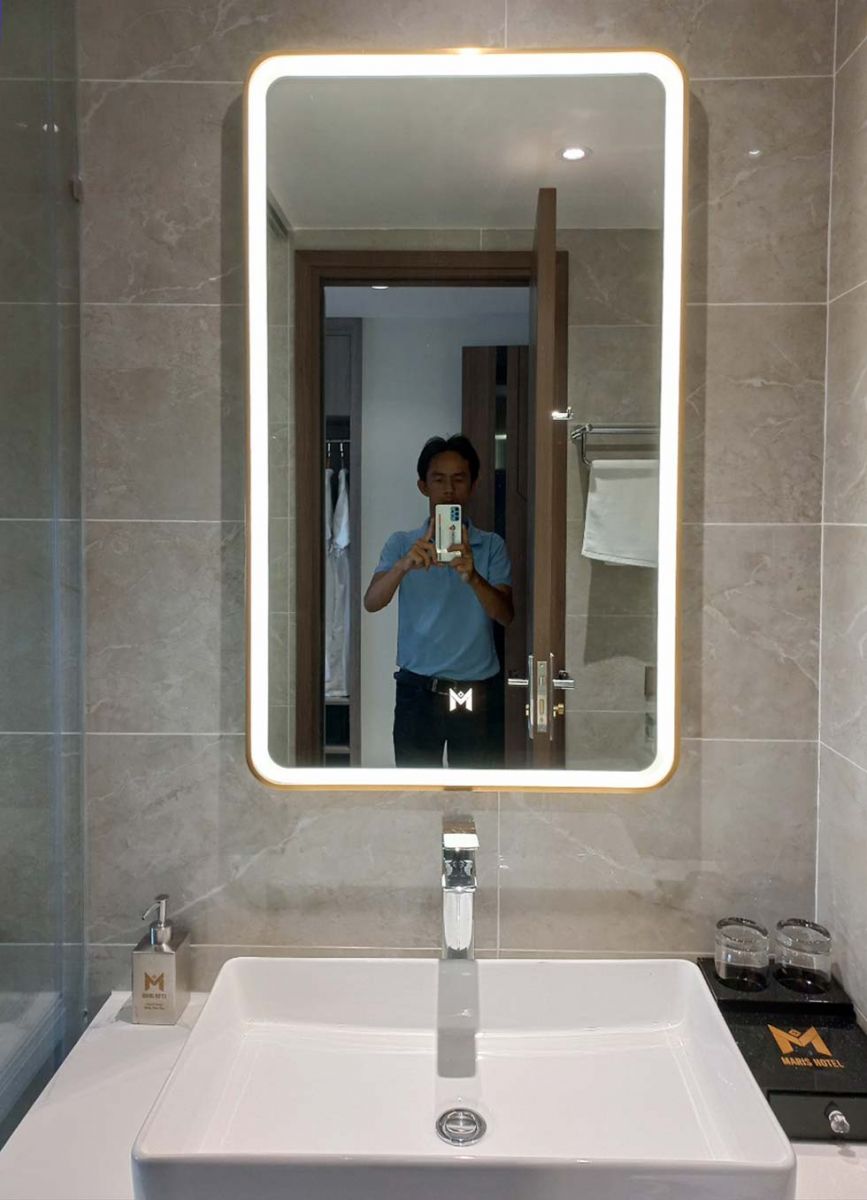 gương phòng tắm khung nhôm
