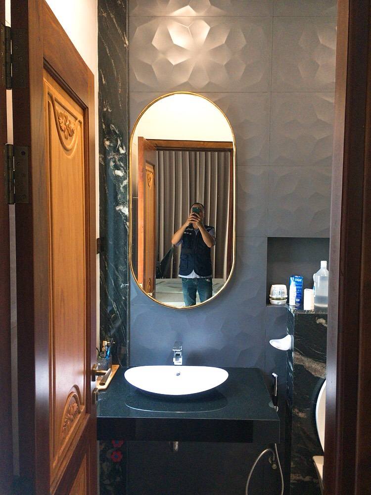 Gương khung mạ PVD được lắp đặt tại gia đình A Trí